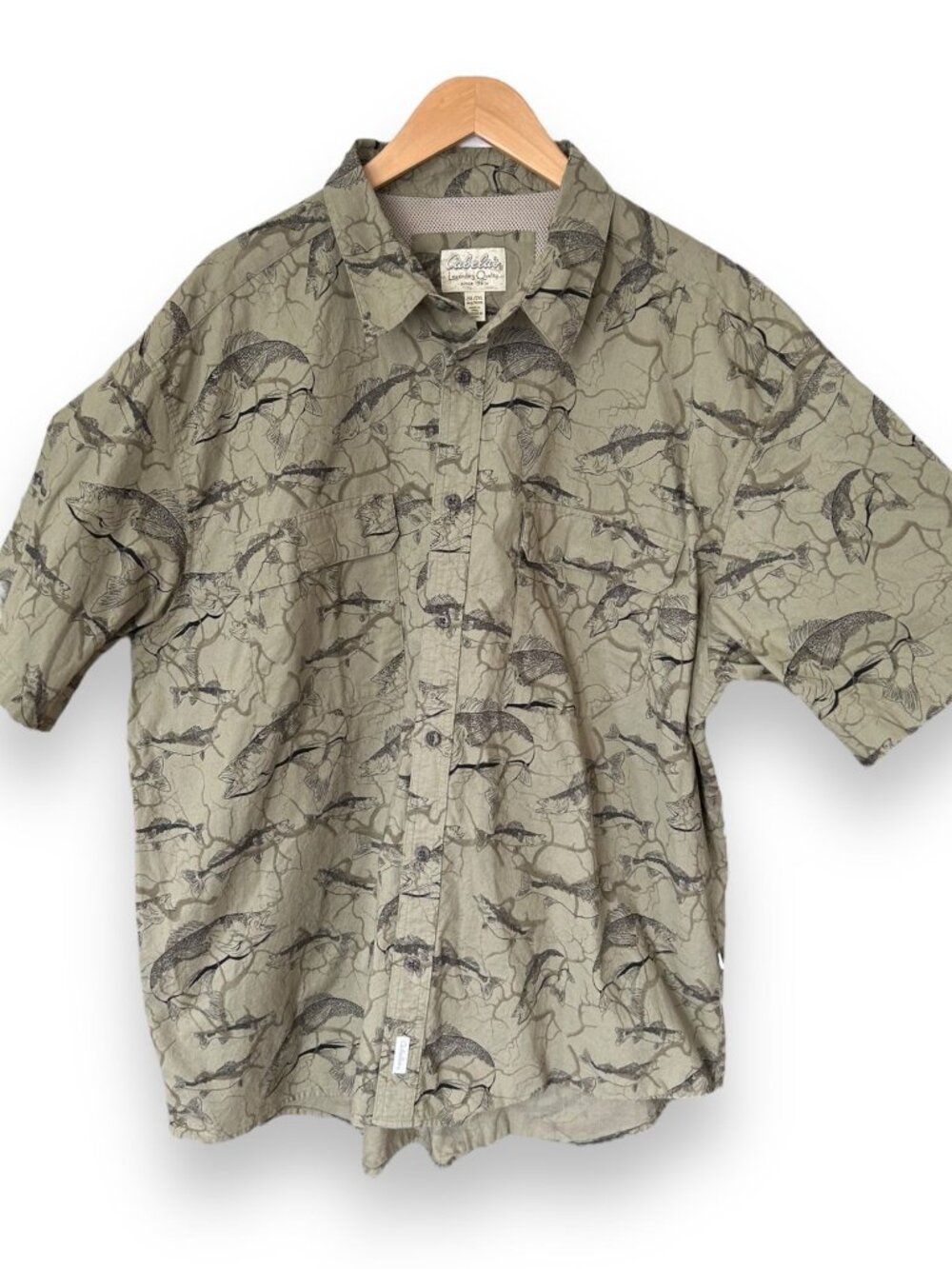 Cabela's Olive Green Fishing Short Sleeve Shirt Button front vented pockets
